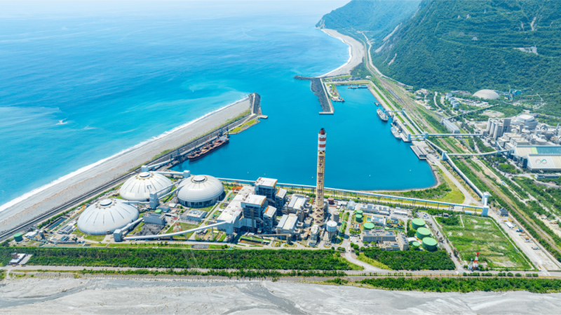 和平電廠鄰近和平港及和平水泥廠,形成港電廠三合一循環經濟園為類候鳥「小燕關」大規模在此區