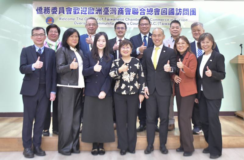 徐佳青與歐洲臺灣商會聯合總會回國訪問團大合照