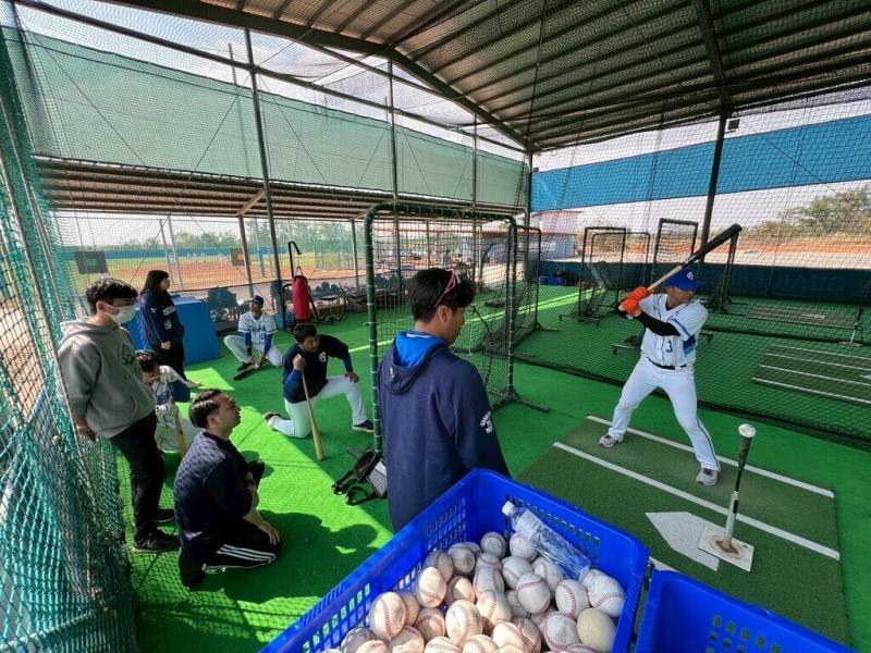 中華職棒富邦悍將隊邀請日本Nextbase團隊來台，為悍將球員進行科學化數據檢測。（富邦悍將隊提供）