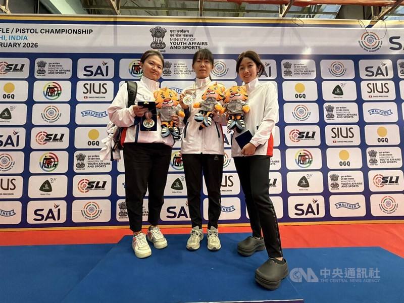 Taiwan's women's pistol team Tien Chia-chen (from left), Chen Yu-ju and Wu Chia-ying pose with their silver medals at the Asian Shooting Championships in New Delhi on Monday. CNA photo Feb. 9, 2026