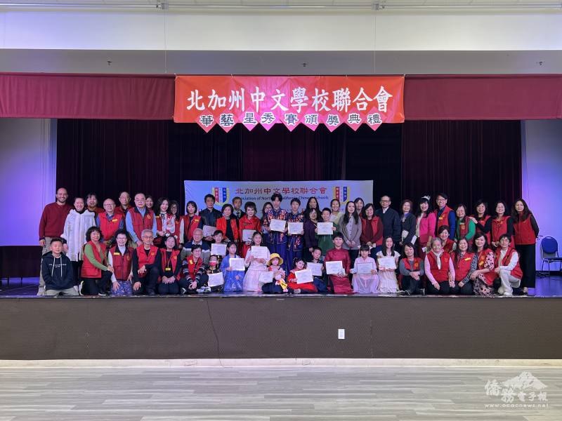 優勝選手與貴賓合影