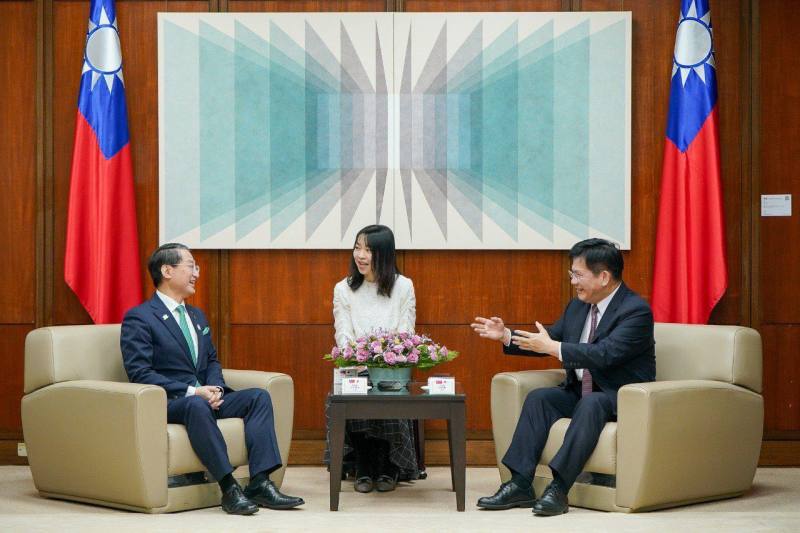 外交部長林佳龍會晤日本鳥取縣知事平井伸治，並感謝推動台日各領域交流的卓越貢獻。