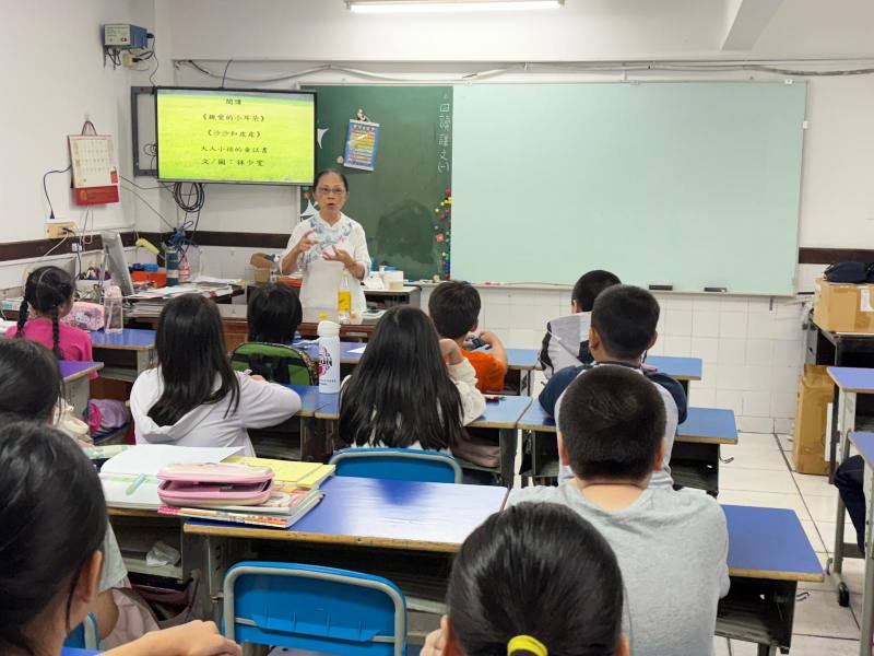 臺灣兒童文學作家林少雯介紹《親愛的小耳朵》與《沙沙和皮皮》兩本著作
