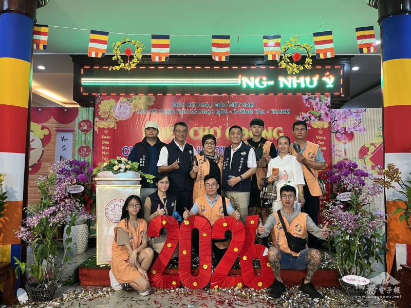 頭頓臺灣商會舉辦「2026迎春送暖」慈善活動與會人士合影