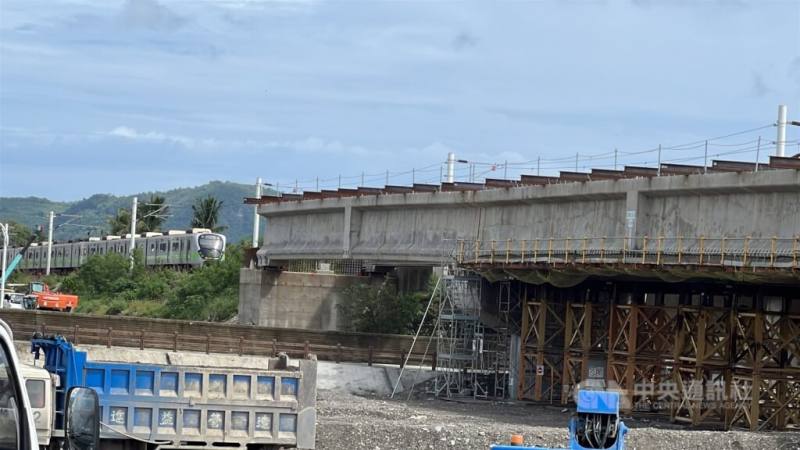 花東鐵路雙軌化第1階段台東至知本預計116年通車，未來花東全線通車後台北到台東行程可縮短至3.5小時。（中央社檔案照片）
