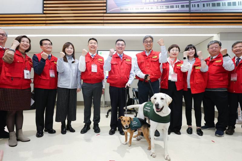 行政院長卓榮泰視察桃園機場邊境檢疫整備情形