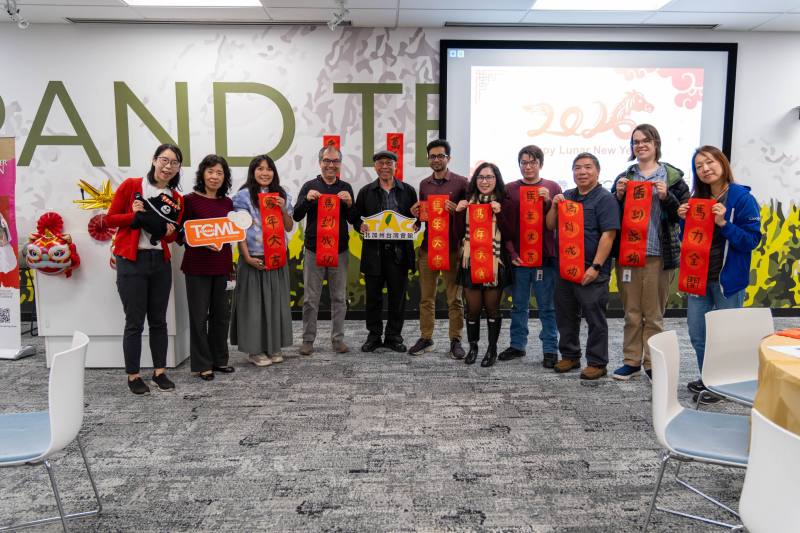 TGN（Taiwanese Googler Network）幹部親自寫春聯並與台灣會館理事長及老師們合影