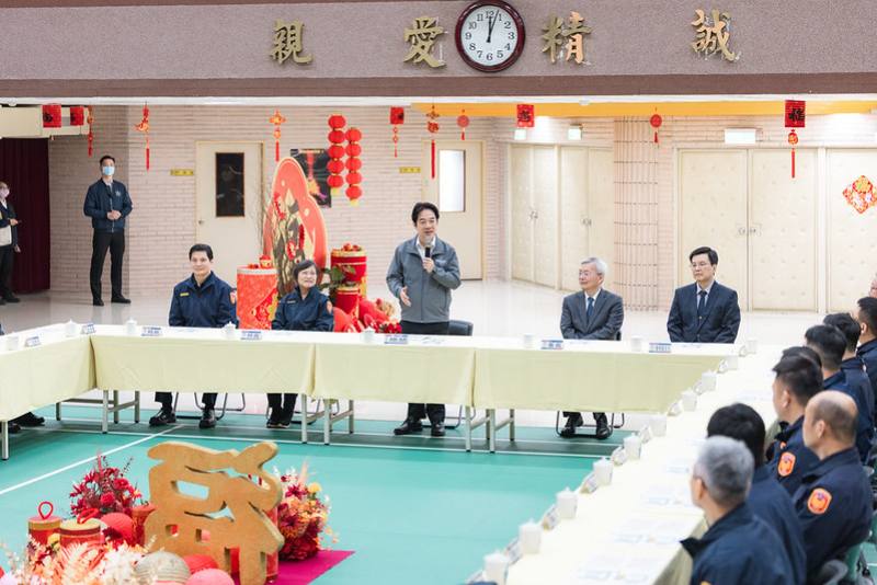 總統春節慰勉臺北市中正二分局並致詞