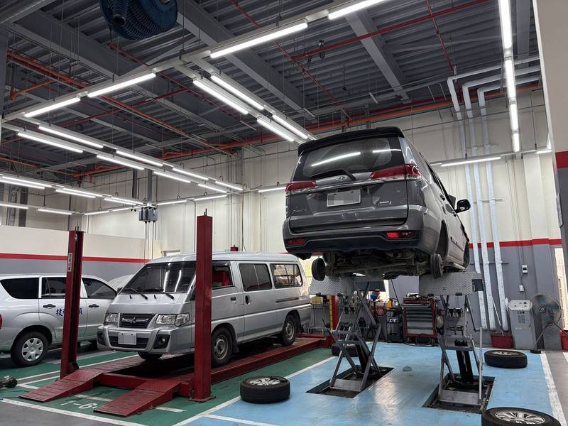 中華三菱表示，每年返廠維修保養輛數超過60萬輛，因應車輛進出服務廠頻繁，加大服務廠維修區域與客休空間，並導入數位服務流程。（中華車提供）