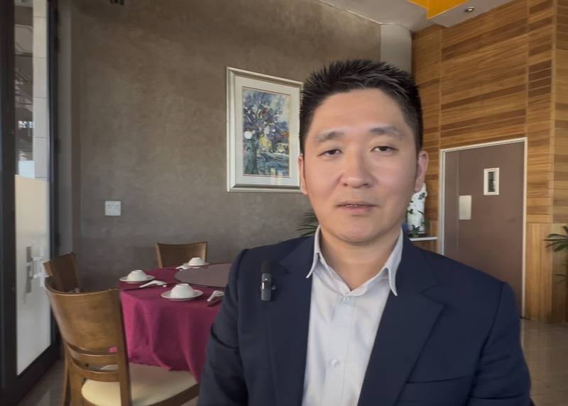 駐南非代表處警務秘書呂崇維表示，近期接獲多起假冒學校訂桌並要求代購匯款的詐騙通報，提醒僑胞提高警覺。中央社記者李依璇約翰尼斯堡攝