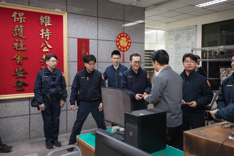 總統春節慰勉警察同仁