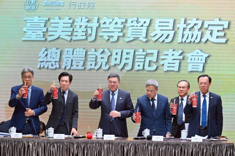 2026年2月13日行政院長卓榮泰出席臺美對等貿易協定總體說明記者會