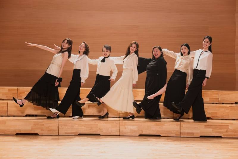 電影「陽光女子合唱團」匯聚多名女星卡司歌舞演出，圖左起為藝人安心亞、孫淑媚、翁倩玉、陳意涵、鍾欣凌、苗可麗及陳庭妮。（星光佳世提供）