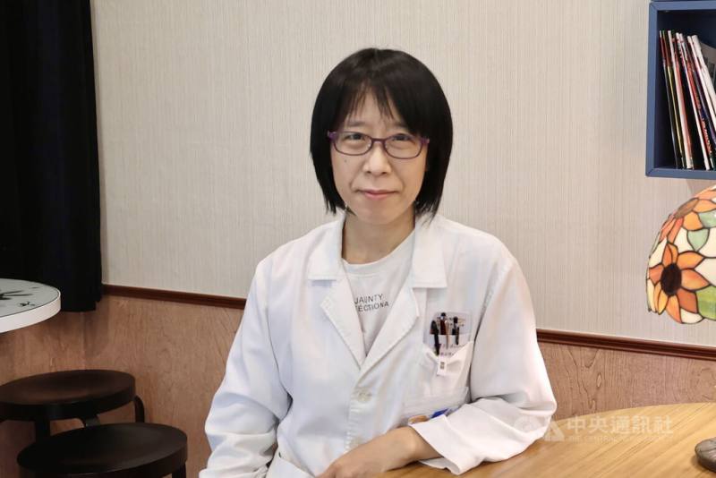 員榮醫院營養師童雅惠（圖）表示，過年期間接續大餐，加上久坐、作息不規律，易導致餐後血糖大幅波動，建議把握進食順序、澱粉代換等4原則，可降低血糖失控機率