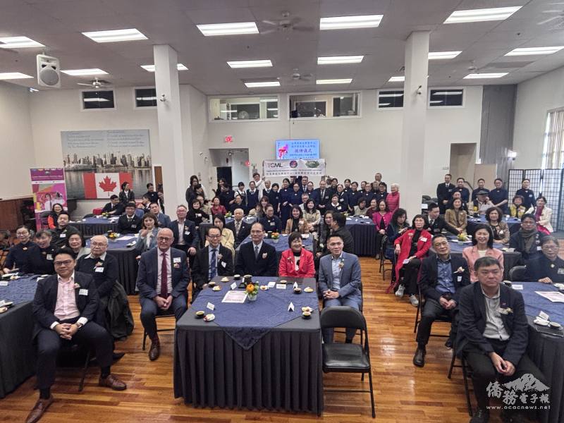 「臺灣華語文學習中心－溫哥華慈濟人文學校」15日舉行揭牌儀式，近百人出席盛會。