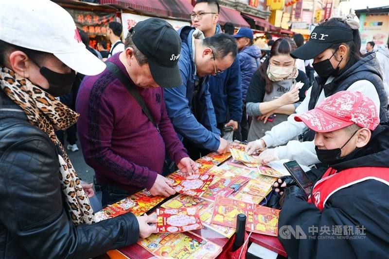 Consumers check scratchcard lottery tickets in a Lunar New Year market. CNA file photo
