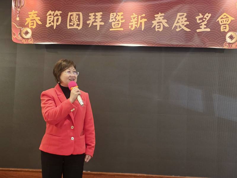 僑務委員會委員長徐佳青14日出席溫哥華僑界春節團拜及新春展望會，感謝僑胞長年推動國民外交、促進台加交流合作。