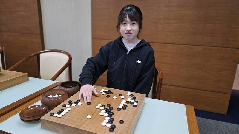 圍棋職業棋士楊子萱經歷近5年低潮，一度考慮轉換跑道，去年意外收到中國與韓國職業聯賽隊伍邀請，因而決定再拚一次。圖攝於2月10日。