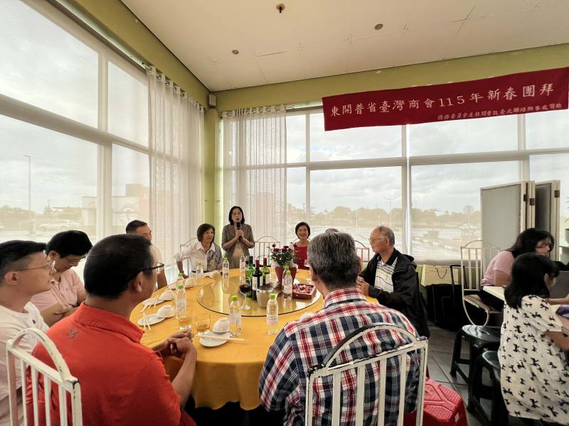 駐開普敦辦事處處長陳瑩莉致詞，傳達政府關懷及新春祝福