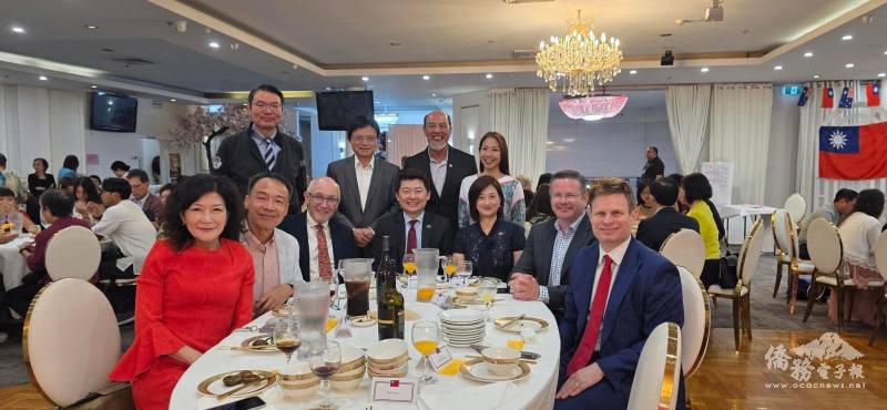 主流政要雲集祝賀鄉親新年快樂