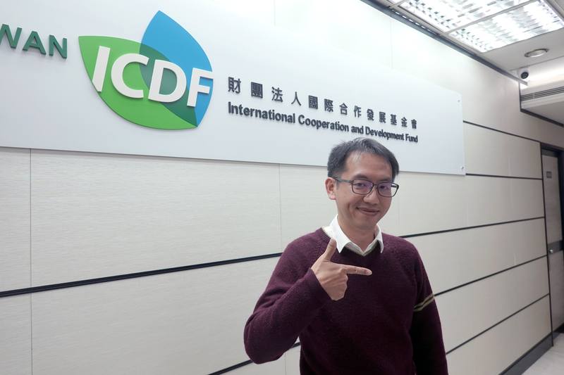 國合會技術合作處管理師張耕華（圖）曾是外交替代役，於2004年秋天派駐到當時還是邦交國的西非國家聖多美普林西比技術團服役，發揮畢業於園藝系的專業。