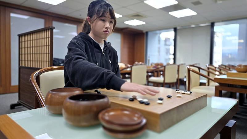 楊子萱將於3月首度代表台灣赴日出戰扇興盃世界女子圍棋最強戰，她表示目標是挺進決賽。圖攝於2月10日。