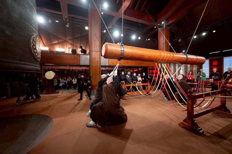 法鼓山除夕撞鐘‧為世界祈福活動