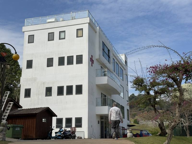 南投縣九九峰動物樂園業者不惜營運成本，建造野生動物救護站（圖），肩負一般類野生動物救傷任務。中央社記者蕭博陽攝