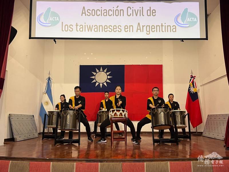 阿根廷華興中文學校學生太鼓表演