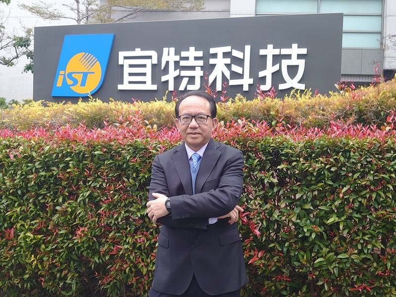 宜特董事長余維斌熱愛圍棋，因為圍棋可以令他快速紓解工作壓力，在企業經營上也無形中受到圍棋影響。中央社記者張建中攝