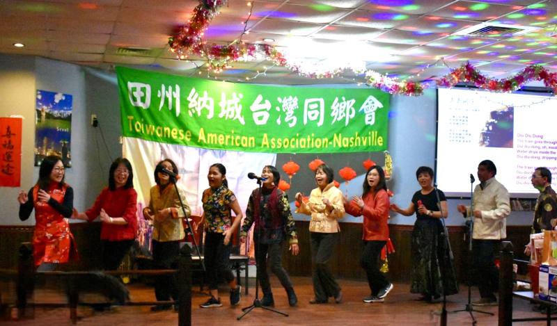 丟丟銅仔合唱團表演