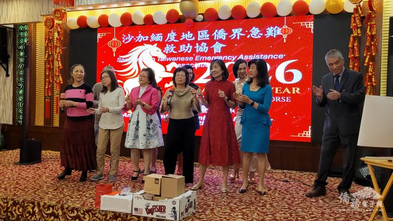 沙加緬度臺灣同鄉會合唱團演唱〈童年〉