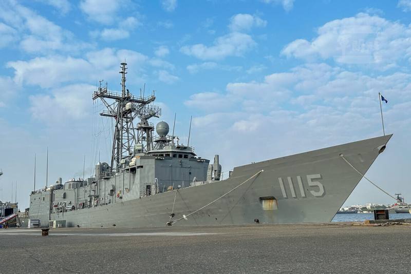 海軍146艦隊逢甲軍艦原為美海軍派里級巡防艦，艦長453呎、艦寬74呎，最大吃水26呎，最高速率28節。（軍聞社提供）