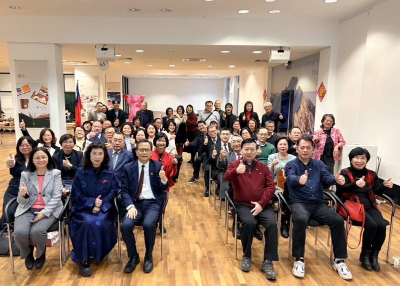 僑情座談大合照