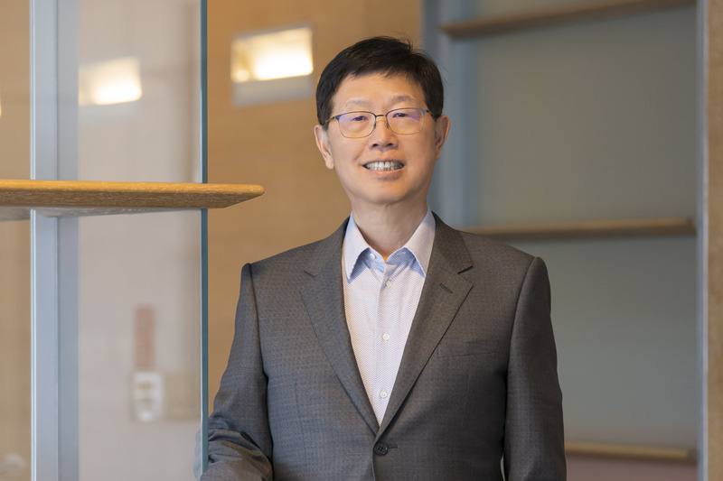 鴻海董事長劉揚偉（圖）平日保持散步和規律運動的習慣，藉此整理思緒，讓身體與工作節奏保持平衡。他祝福在新的農曆馬年，大家能找到適合自己的方式，讓身心在新的一年，保持良好狀態。 （鴻海提供）