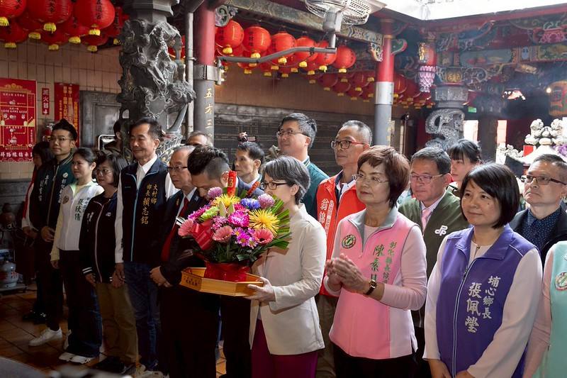 副總統「彰化埤腳五通宮」參拜祈福、發放福袋