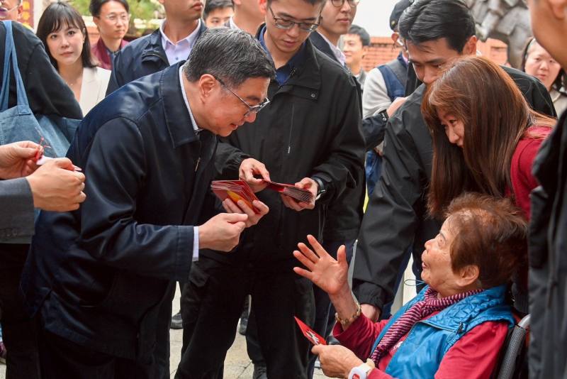 卓院長向民眾發送總統賀歲福袋