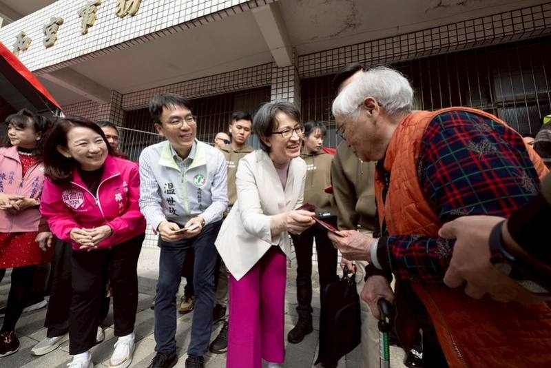 副總統「永和宮」參拜祈福、發放福袋