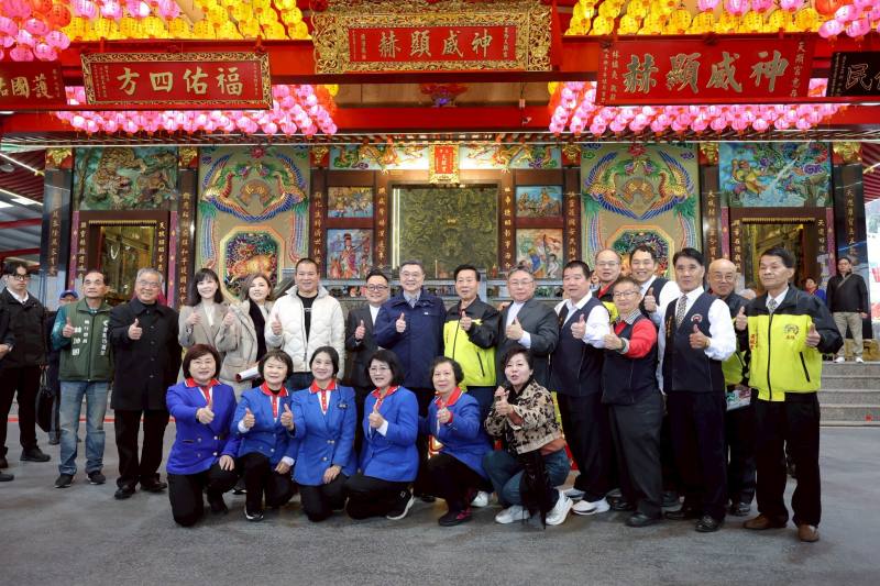 行政院長卓榮泰於18日農曆大年初二偕同張惇涵秘書長及李慧芝發言人前往基隆和平島天顯宮及聖安宮參拜