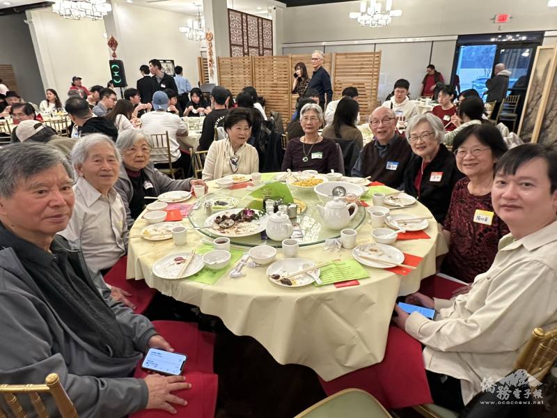 達拉斯鄉親們歡喜享用團圓宴，迎接2026金馬年