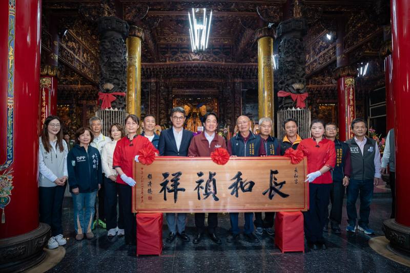 總統「石榴班長和宮」參香、發放福袋