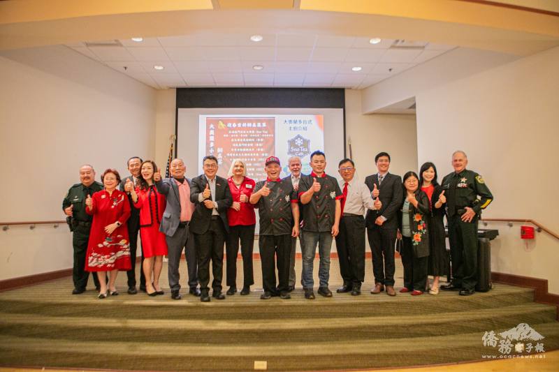 貴賓們與主廚大合照，原汁原味臺式年菜料理搬上桌