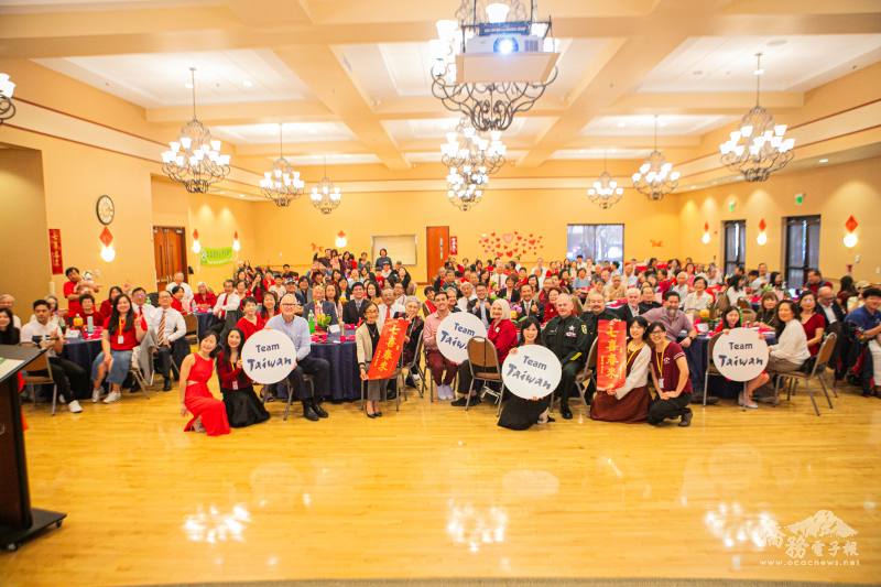 3家臺菜、30位志工、超過200位賓客，團圓共享辦桌年夜飯