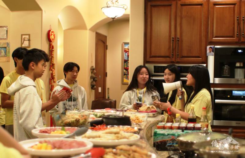 Project leaders (right to left, Katharine Tsaur, Stella Lin, Eileen Wu) introduce the meaning behind every dishes.
