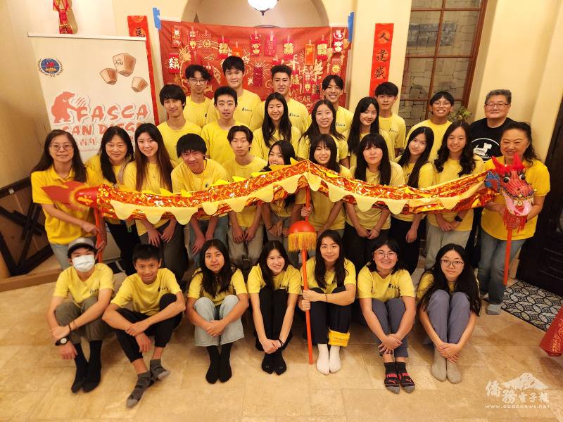 2026 Lunar New Year reunion with dragon dance performed by OCAC Council Member Steve Hsieh (row 3 right 1), Mentor Peggy Han (row 2 right 1), Irene Wang (row 2 left 1) and Marian Liu (row 2 left 2).