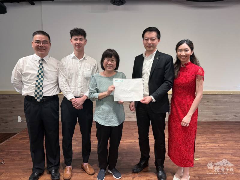 摸彩最大獎的幸運得主獲贈長榮航空來回機票一張