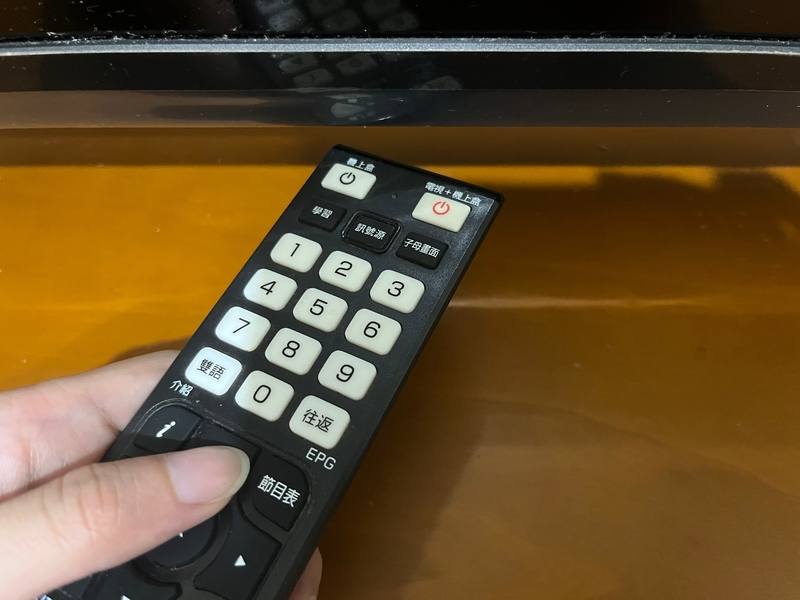 根據國家通訊傳播委員會114年通訊傳播市場報告，有線電視訂戶數自106年的523萬戶逐年減少，截至114年6月降至431萬戶；家庭普及率也呈下降趨勢，自106年的60.4%持續下滑至114年6月的44%。中央社記者趙敏雅攝