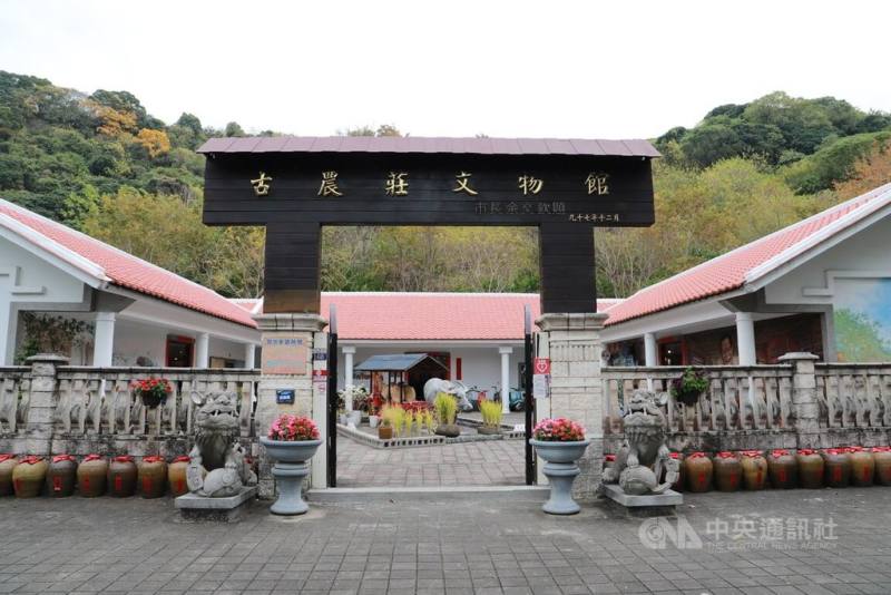 台中市太平區古農莊文物館收藏超過3000件台灣農村古文物，文物館採三合院農宅式建築，彷彿回到古早農村時代