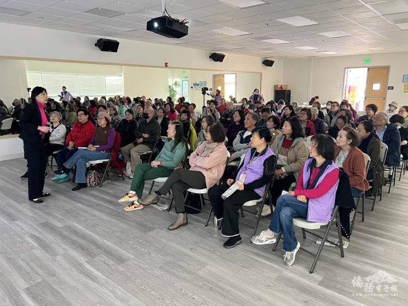 AI課程廣受僑胞的喜