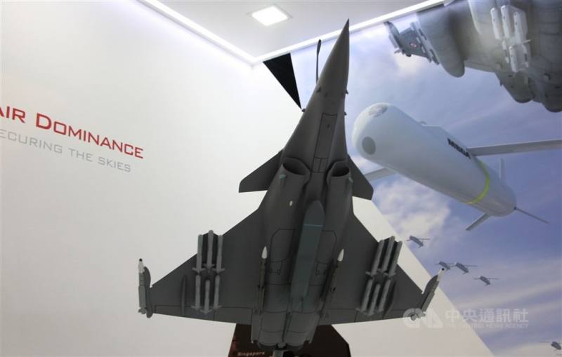 法製飆風（Rafale）戰機模型（中央社檔案照片）